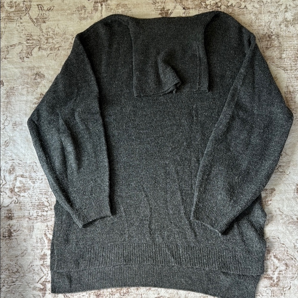 H&M Gray Turtleneck Sweater with Ribbed Detailing